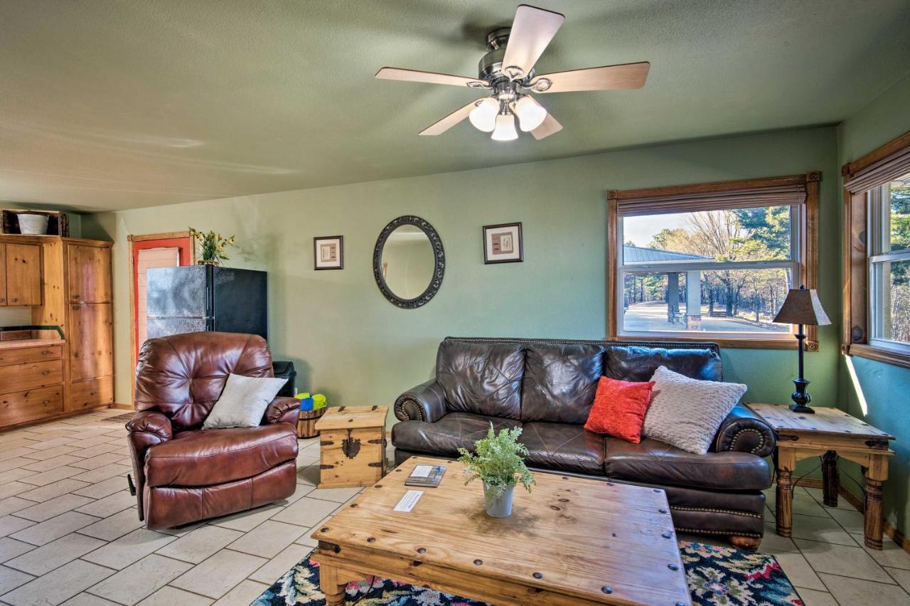 Broken Bow Cottage With Deck, Hot Tub And Fire Pit! 외부 사진